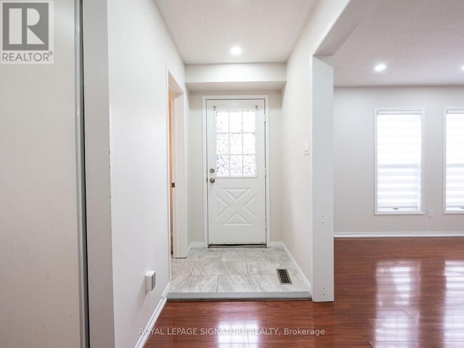 Building Photo - 102 Brisbane Ct