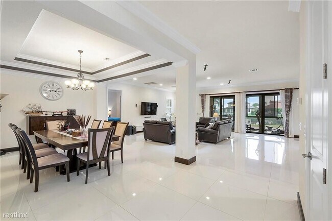 Foto del edificio - 6 br, 5.5 bath House - 8045 NW 115th Way
