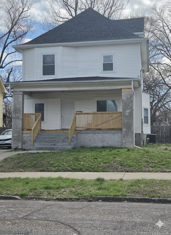 Building Photo - 1700 N California Ave