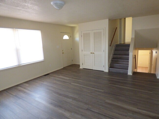 Foto del edificio - 6914 Autumn View Dr