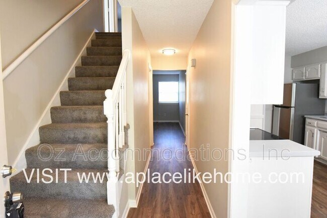 Building Photo - 7800 Grandview Ln