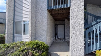 Building Photo - 910 Brett Dr