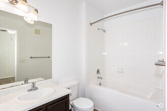 2BR, 2BA - 1,010SF - Primary Bathroom - Park Hill 4000