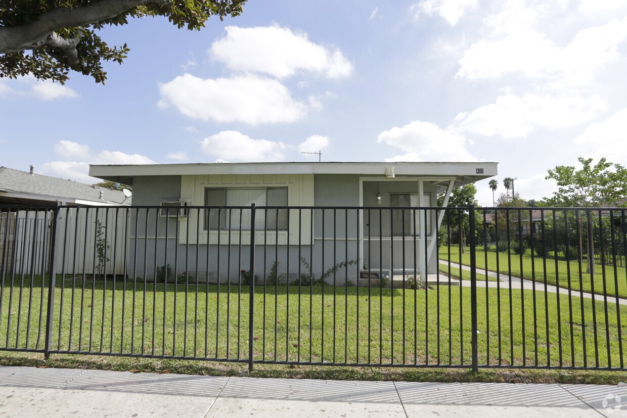 Building Photo - 400 N Vine St