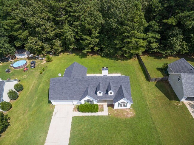 Building Photo - Available Now! - Charming Ranch in Sought-...