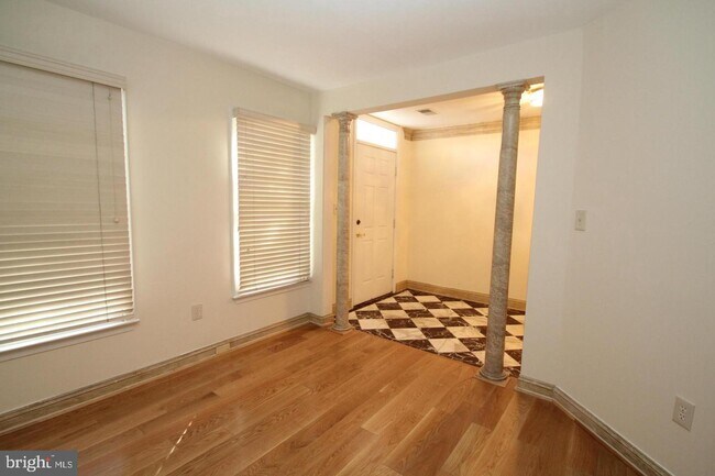 Foto del edificio - 1106 N Fairfax St