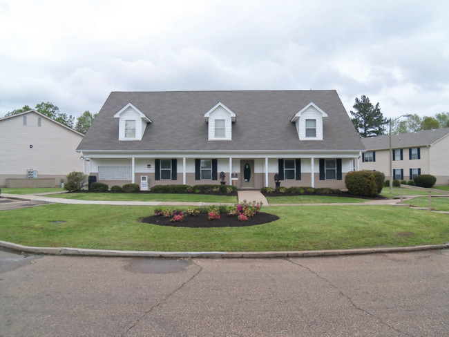 Building Photo - Shadowbrook