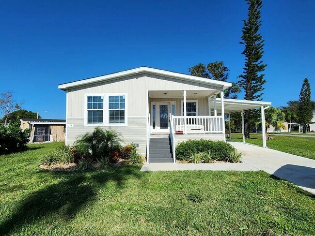 Building Photo - 513 Eland Dr