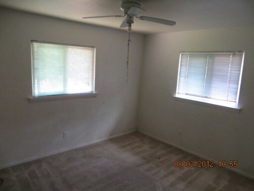 Building Photo - 1114 E Sussex Way