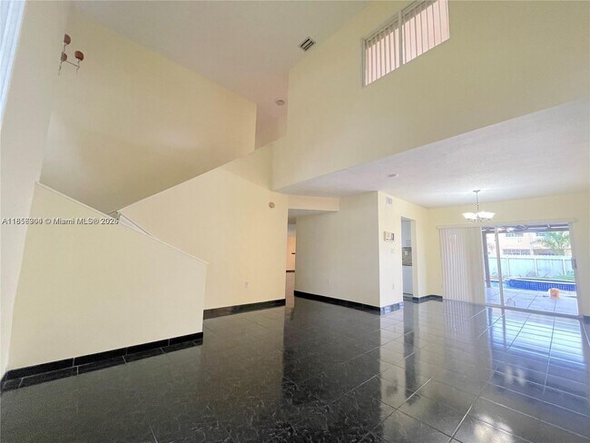 Foto del edificio - 12405 NW 7th St