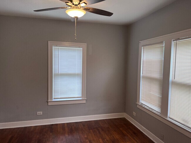 Foto del edificio - 2907 N Elmendorf St