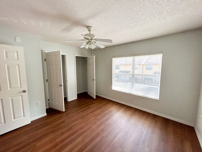 Foto del edificio - 2/2.5 Cozy Condo in Isabella Park