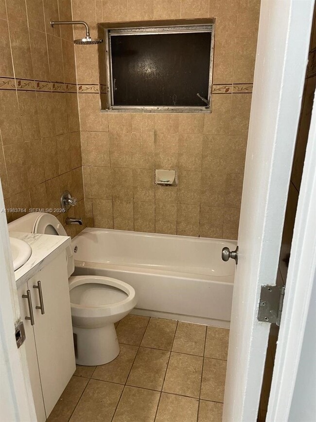 Building Photo - 210 NE 40th Ct