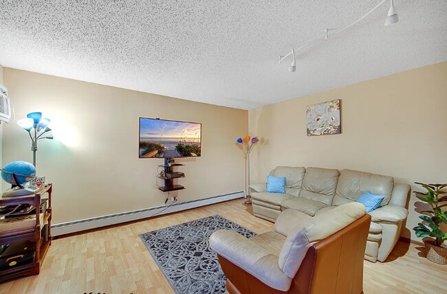 Building Photo - 4 Echo Ct