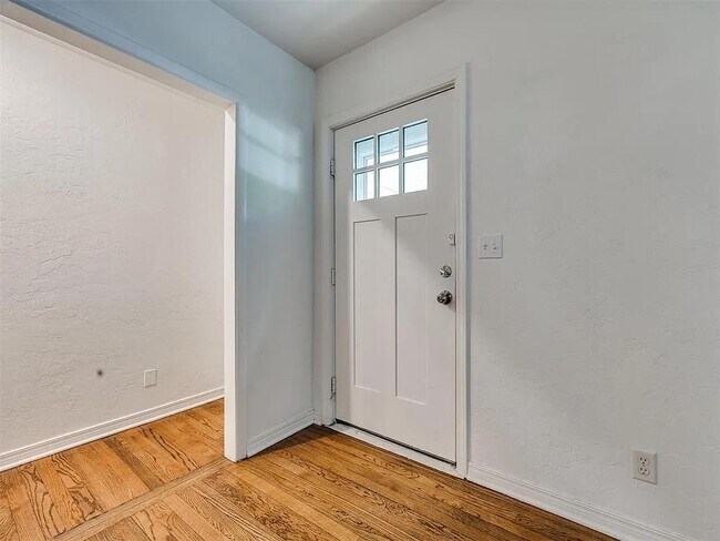 Foto del edificio - 1017 McFarland St