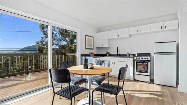 Building Photo - Fabulous Home off of Grand Avenue area ava...