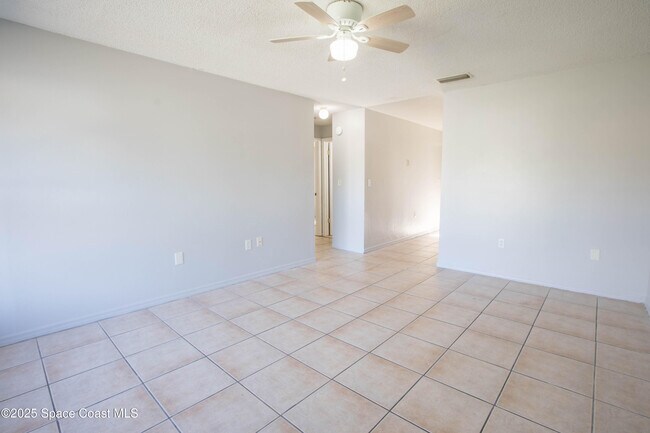 Foto del edificio - 415 Country Ln Dr