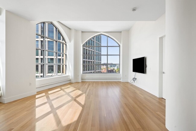 Building Photo - 360 Newbury St