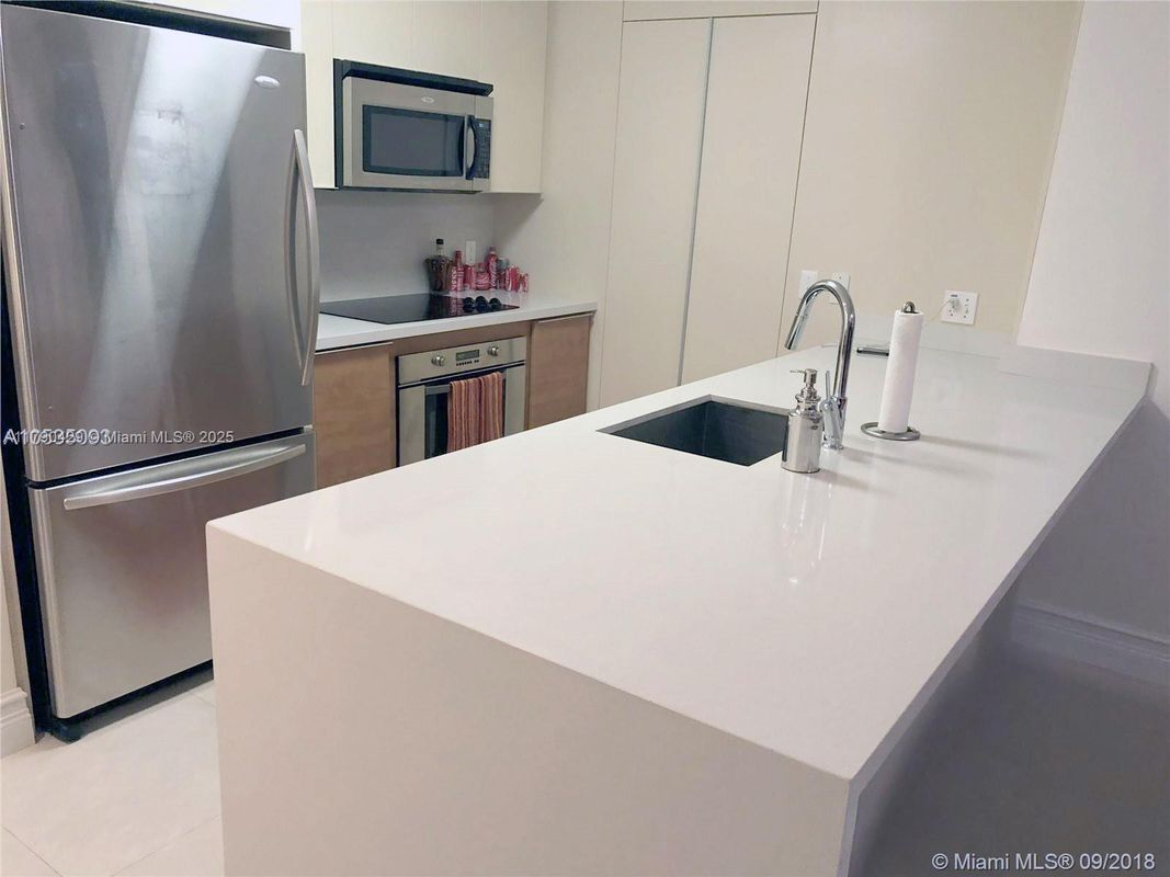 Foto principal - 300 S Biscayne Blvd