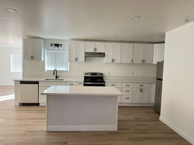 Foto del edificio - 3221 Downey Ave