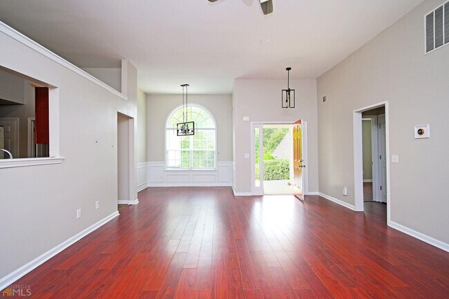 Foto del edificio - 2210 Mina Ln Dr NE