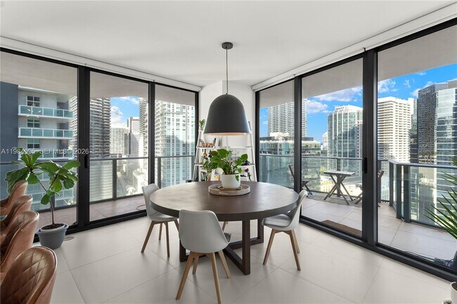 Foto del edificio - 1300 S Miami Ave