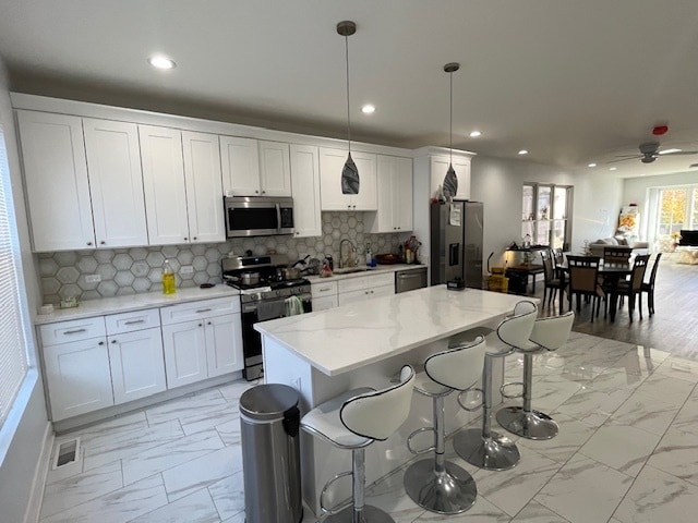 Foto del edificio - 636 N Trumbull Ave