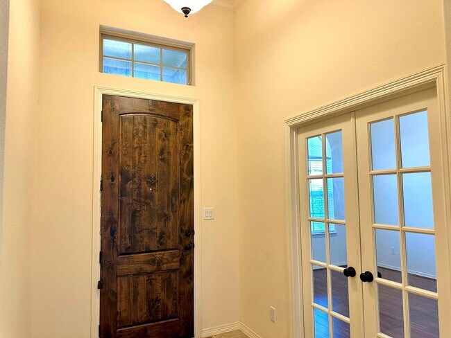 Foto del edificio - 1739 Sylvia Springs Ln