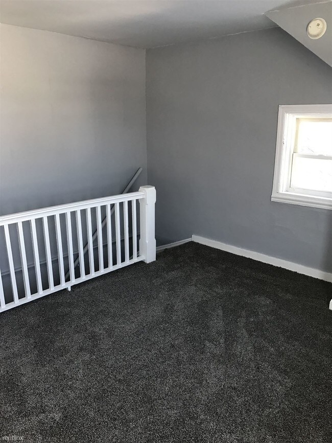 Building Photo - 1 br, 1 bath  - 2120 Lansing Ave #3