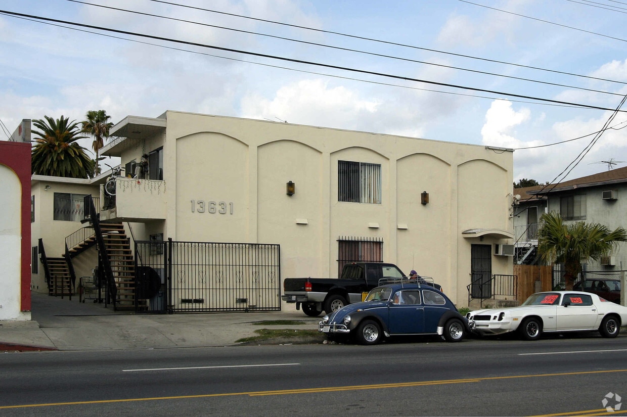 Foto del edificio - 13631 Vanowen St