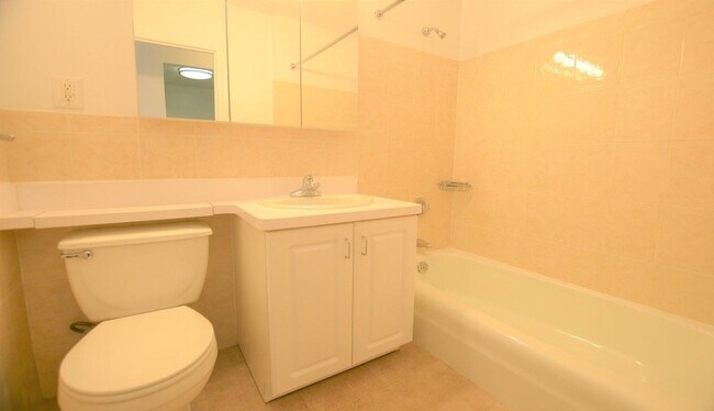Foto del edificio - 322 E 11th St