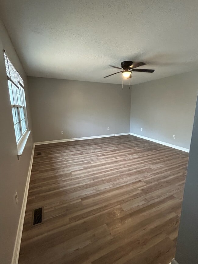 Building Photo - 406 Missionary Ave