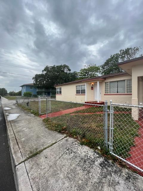 Building Photo - 2205 A E Isaacs Ave