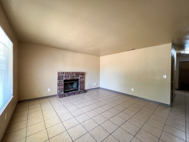 Foto del edificio - 3 Bed 2 Bath Home