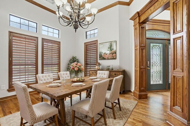 Foto del edificio - Beautiful & Newly Renovated 3 Bed & 2 Bath House in Heritage Hills with Private Pool