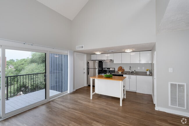 2BR, 2BA - 976SF - Kitchen - Charles Landing Apartments