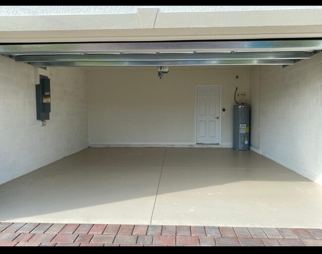 Building Photo - 1207 SW Embers Ter