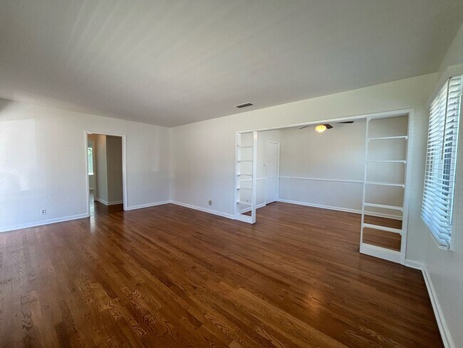 Foto del edificio - Clean and comfortable 3 bedroom available ...