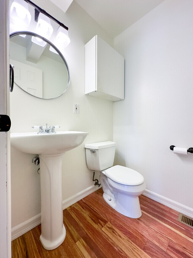 Foto del edificio - 239 E 4th St