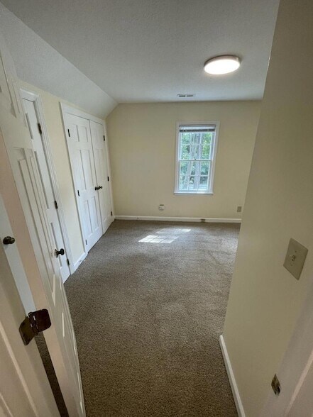 Building Photo - 4000 Cardigan Pl