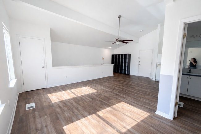 Building Photo - 212 Lessin Ln