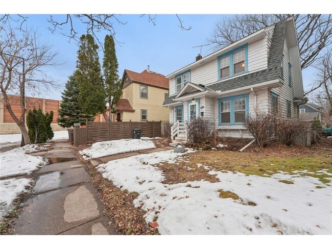 Foto del edificio - 661 Surrey Ave E