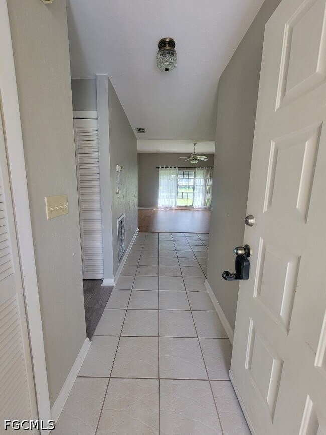 Foto del edificio - 10 Regency Ct