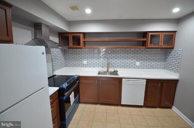 Building Photo - 4000 Gypsy Ln
