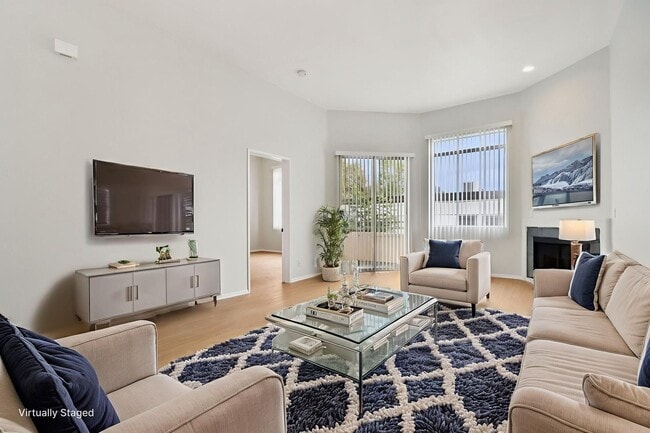 Interior Photo - 16117 Sunset Blvd