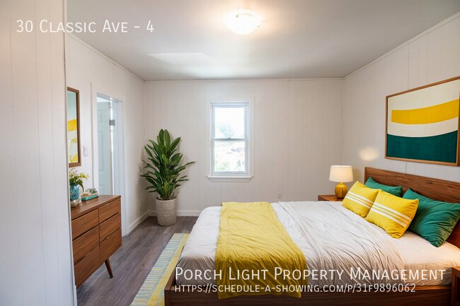 Photo du bâtiment - Renovated Spacious 1 Bedroom with parking and onsite laundry