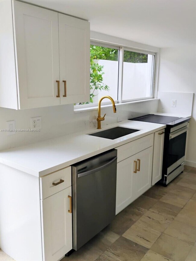 Foto del edificio - 4410 Brighton Pl