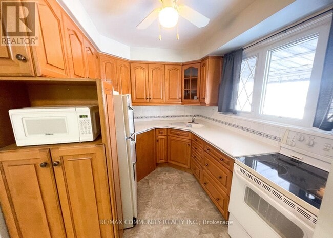 Building Photo - 583 Shakespeare Ave
