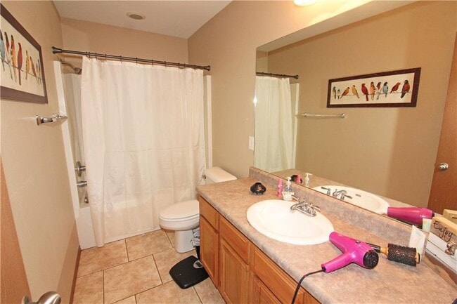 Building Photo - 4105 SW Chasestone Ave