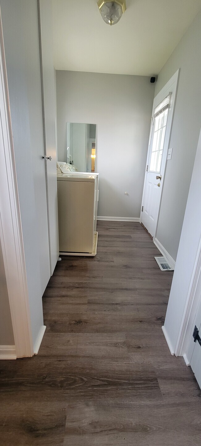 Foto del edificio - 11013B Coffman Ave